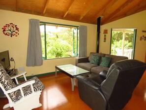 TV - Mill Bay Charmer (Mangonui)