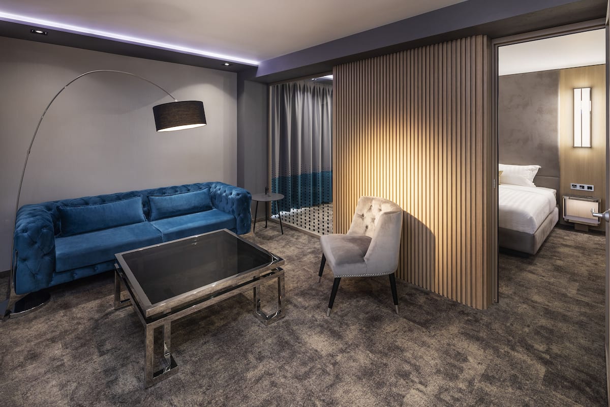 Studio Suite Deluks, balkon | Seprai katun Mesir, seprai premium, busa memori, dan minibar