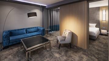 Suite monolocale Deluxe, balcone | Biancheria in cotone egiziano, biancheria da letto di alta qualità