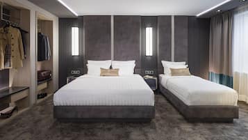 Deluxe Triple Room | Egyptian cotton sheets, premium bedding, memory-foam beds, minibar