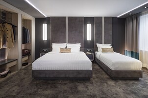 Habitación triple Deluxe | Sábanas de algodón egipcio y ropa de cama de alta calidad