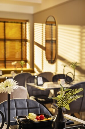 Daily buffet breakfast (EUR 10.22 per person) - ESTE PARK Hotel Plovdiv (Plovdiv)