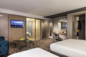 Egyptian cotton sheets, premium bedding, memory-foam beds, minibar - ESTE PARK Hotel Plovdiv (Plovdiv)