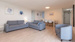 Smart-TV, DVD-Player, Bücher