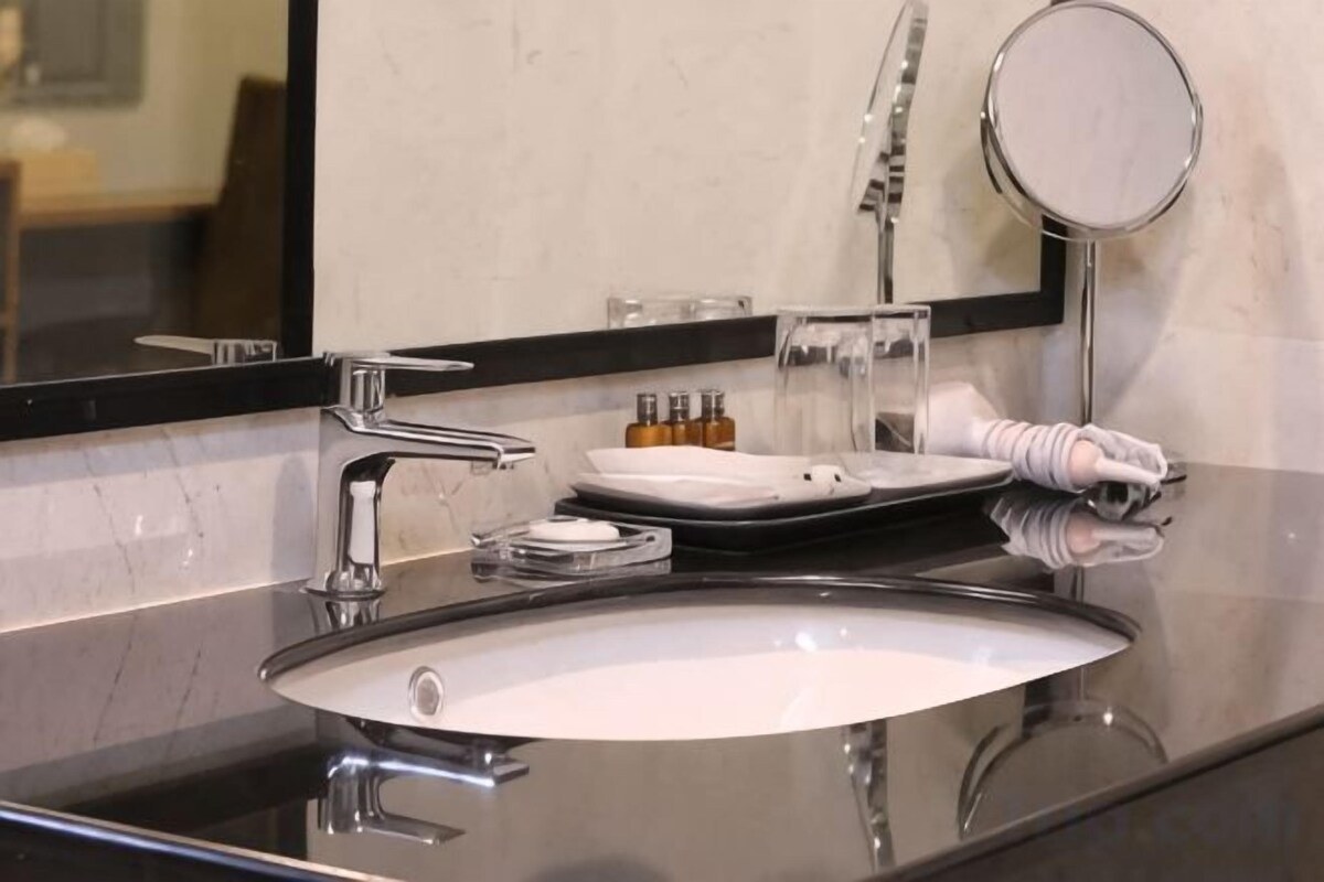 Bathroom | Shower, rainfall showerhead, free toiletries, hair dryer