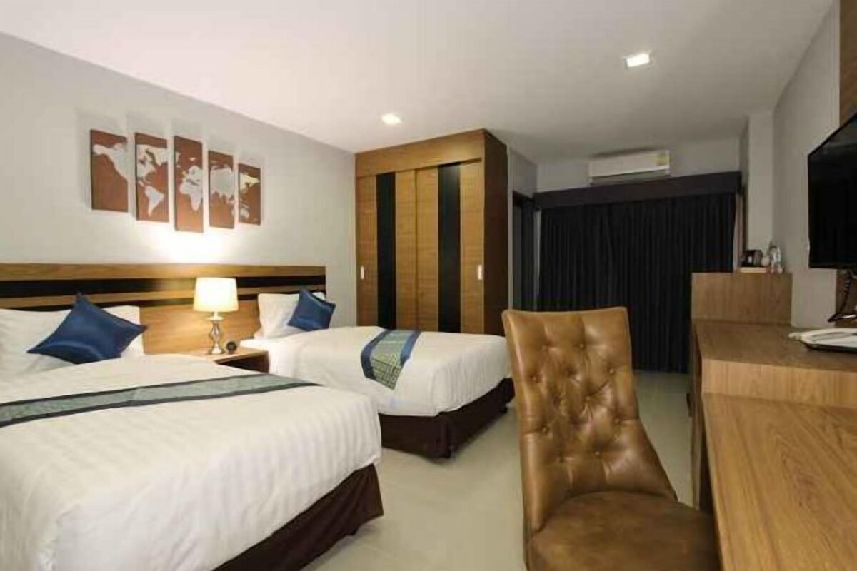 In-room safe, desk, blackout drapes, WiFi (free)