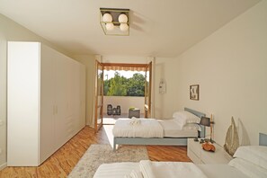 6 chambres, coffres-forts dans les chambres, fer et planche à repasser