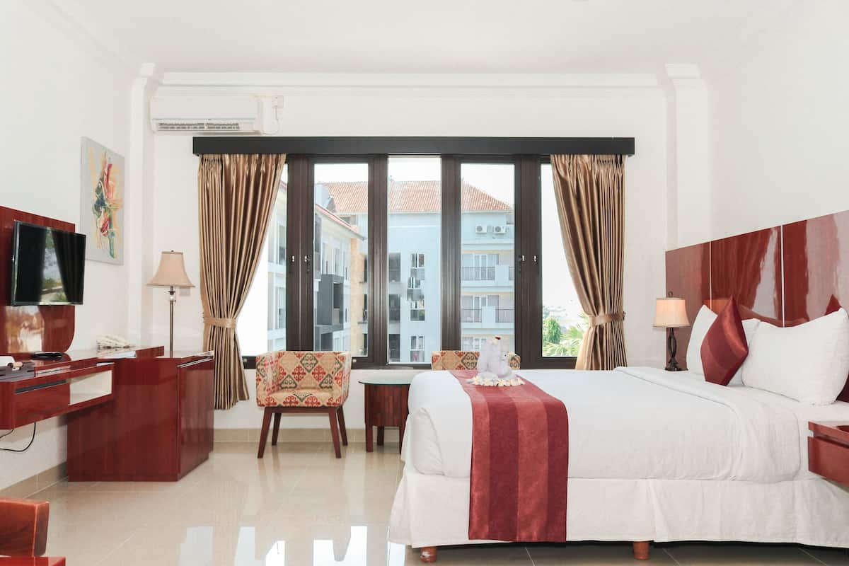 Egyptian cotton sheets, premium bedding, minibar, in-room safe