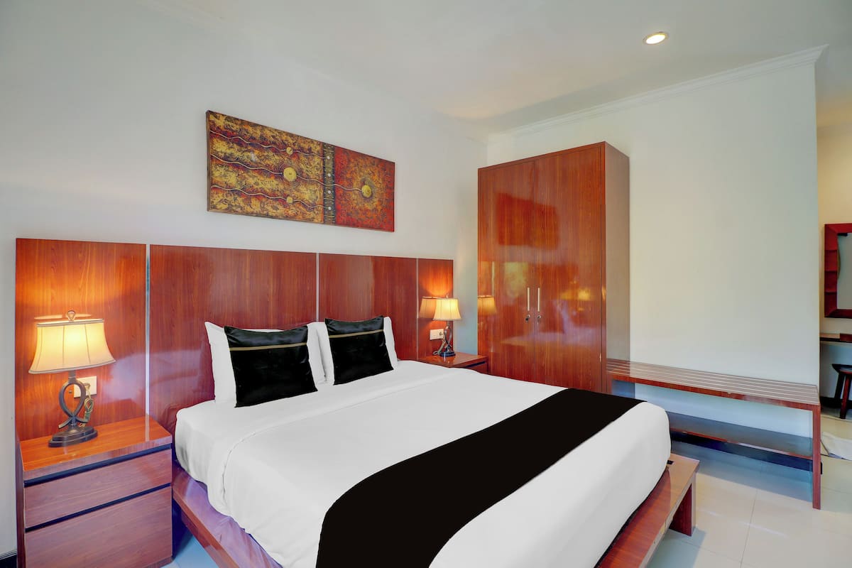 Egyptian cotton sheets, premium bedding, minibar, in-room safe