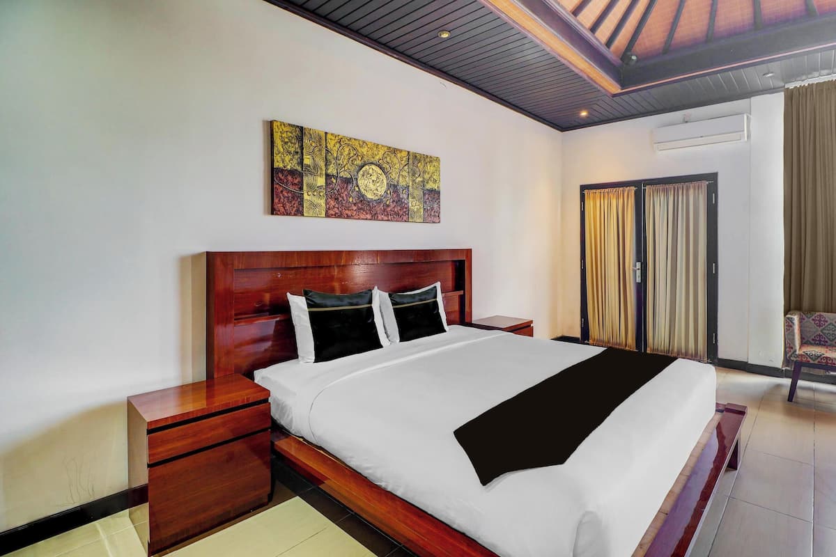 Egyptian cotton sheets, premium bedding, minibar, in-room safe