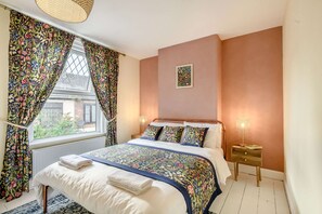 4 habitaciones, escritorio, tabla de planchar con plancha y wifi gratis 