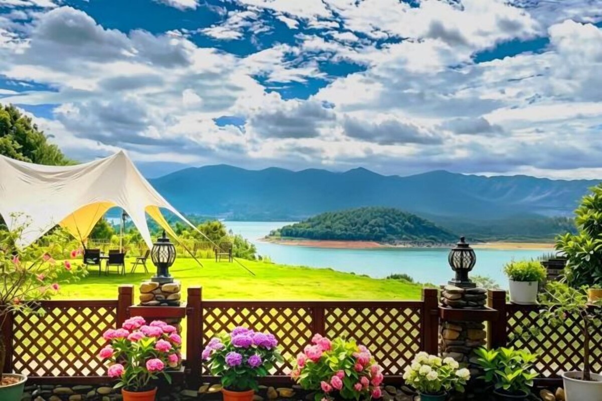 Sunrise Lake-View Double Bed Room