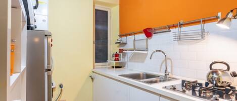 Kühlschrank, Ofen, Herdplatte, Geschirrspüler