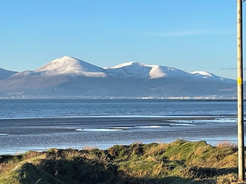 Beautiful 3-bed House in Sunny Killough Down