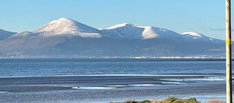 Beautiful 3-bed House in Sunny Killough Down