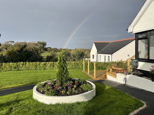 Beautiful 3-bed House in Sunny Killough Down