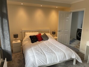 Rumah | 3 kamar tidur, setrika/meja setrika, Wi-Fi gratis, dan seprai linen