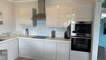 House | Private kitchen | Fridge, microwave, oven, stovetop