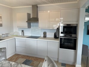 House | Private kitchen | Fridge, microwave, oven, stovetop - Beautiful 3-bed House in Sunny Killough Down (Downpatrick)