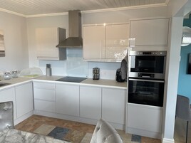 House | Private kitchen | Fridge, microwave, oven, stovetop