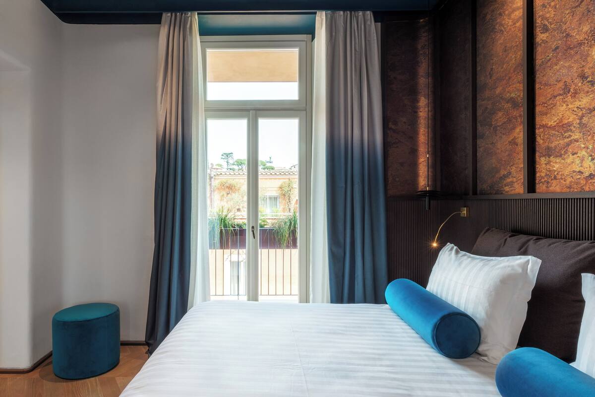 Hypo-allergenic bedding, down duvets, minibar, in-room safe