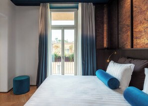 Phòng Suite, quang cảnh vườn | Bộ đồ giường kháng dị ứng, chăn bông, minibar, két bảo mật tại phòng 