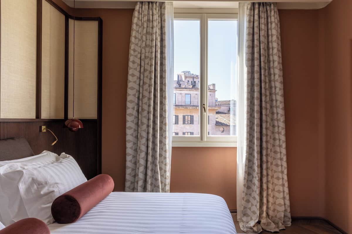 Deluxe Suite, City View | 1 bedroom, hypo-allergenic bedding, down comforters, minibar