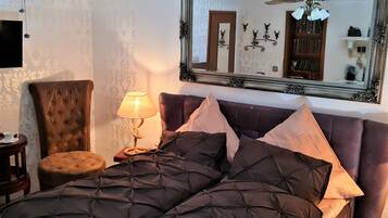 Deluxe Double Room, 1 Queen Bed, Balcony, Mountain View