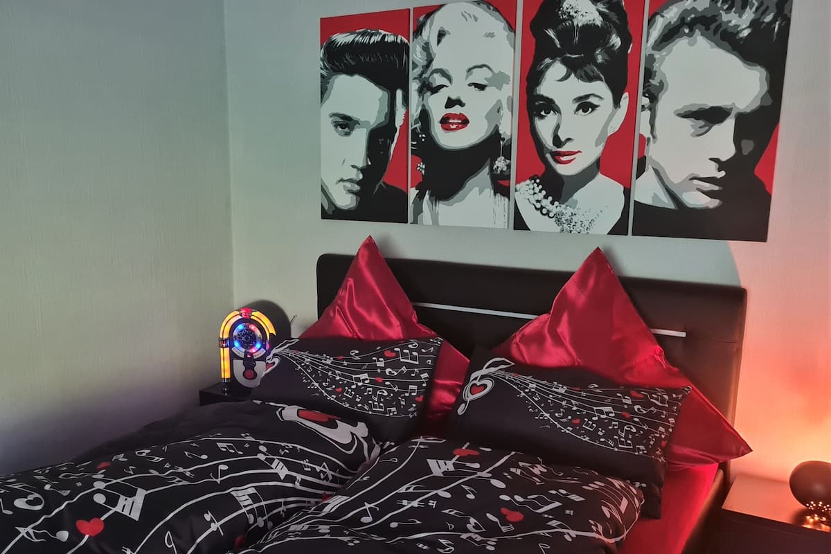 Deluxe Double Room, Balcony, Mountain View | Gebar bulu kapas, ruang kerja komputer riba, langsir/tirai gelap terus