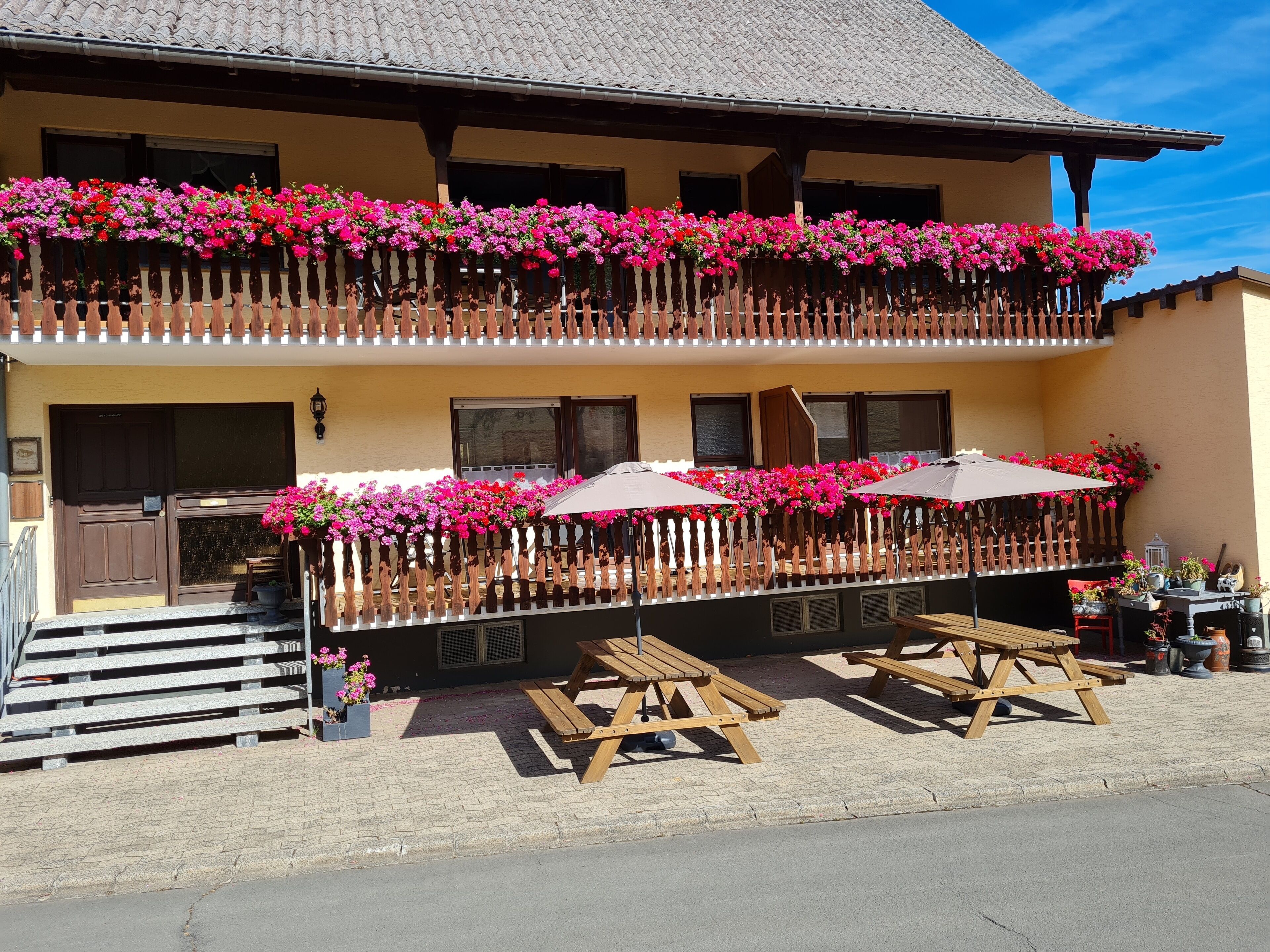 Mặt tiền nơi lưu trú