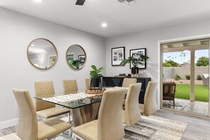 Dining - Poolside Palms, Huge Backyard w/ Fire Pit (Scottsdale)