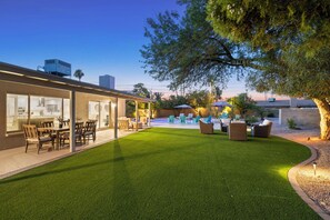 Outdoor dining - Poolside Palms, Huge Backyard w/ Fire Pit (Scottsdale)