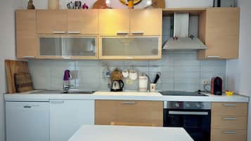 Réfrigérateur, four, plaque de cuisson, lave-vaisselle