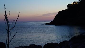 Plage, chaises longues
