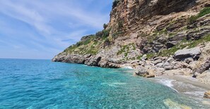 在海滩、沙滩椅