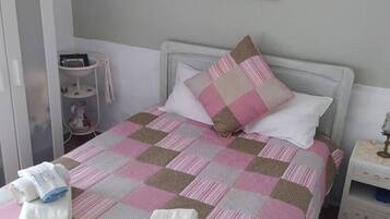 House | 3 bedrooms, free WiFi, bed sheets