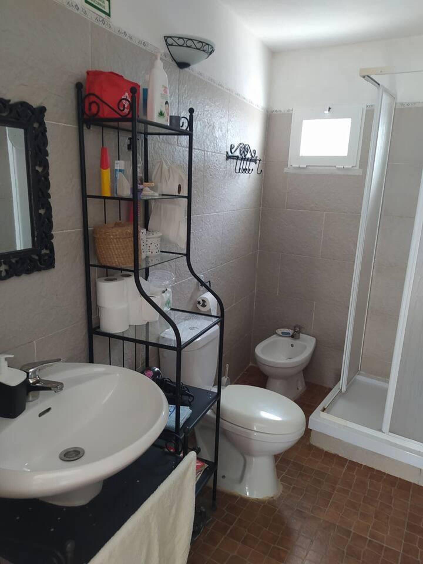 House | Bathroom | Shower, hair dryer, towels