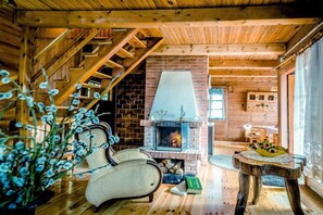 Cabin | Living room - In The Woods Hut in the Forest 5 km From Suprasl (Suprasl)