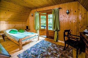 Cabin | 2 bedrooms, free WiFi, bed sheets - In The Woods Hut in the Forest 5 km From Suprasl (Suprasl)