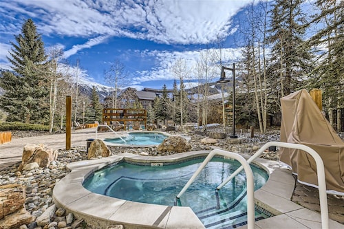 RARE Three Bedroom Lovely Passage Point Condo!!