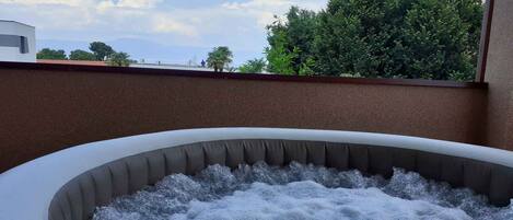 مغطس سبا خارجي