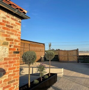 Property grounds - Stunning 2 Bed High Spec Country Cottage - v quiet (West Knoyle)