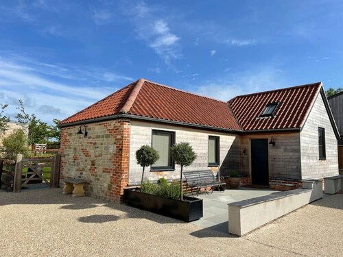 Stunning 2 Bed High Spec Country Cottage - v quiet