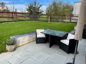 Outdoor dining - Stunning 2 Bed High Spec Country Cottage - v quiet (West Knoyle)