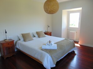 6 slaapkamers, een strijkplank/strijkijzer, gratis wifi, beddengoed