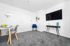 Superior Townhome | Living area