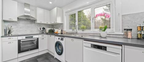 Oven, cookware/dishes/utensils