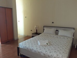 In-room safe, blackout curtains, soundproofing, iron/ironing board - Dendewa International Hotel (Addis Ababa)