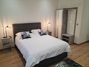 Classic Room | Premium bedding, down comforters, minibar, in-room safe