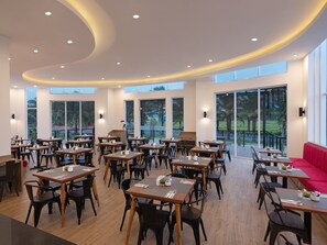 Restaurant - favehotel Kediri (Ngasem)